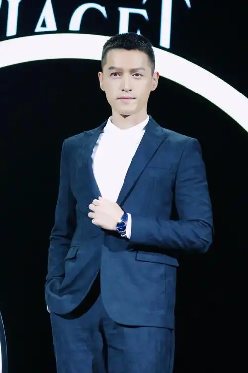 简介:胡歌寸头亮相活动图片,分享一组胡歌图片给大家,图中的明星图片