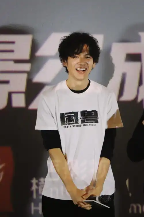 钟汉良超话97#钟汉良电影困兽#20231021|成都横店影城路演是可甜可