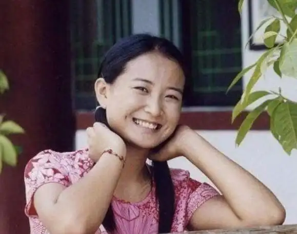 贾玲一路走来多不易?姐姐为她辍学,放弃办婚礼,恩师自掏腰包