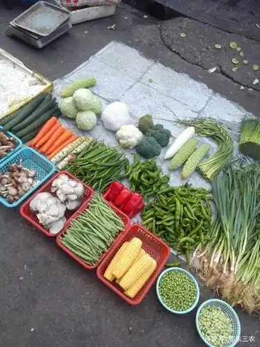 农民工进城找不到工作,摆地摊摆什么样的赚钱呢?