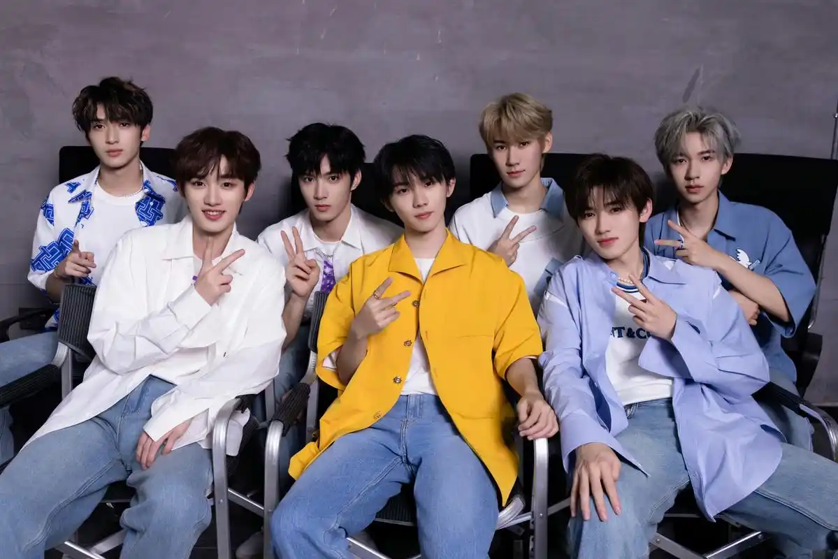 养成系男团时代少年团今天全员成年了!