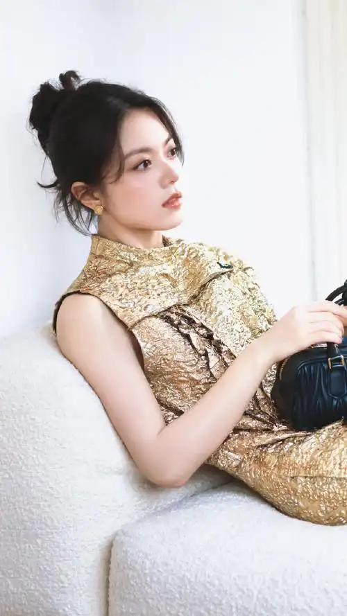 赵今麦最新妆造