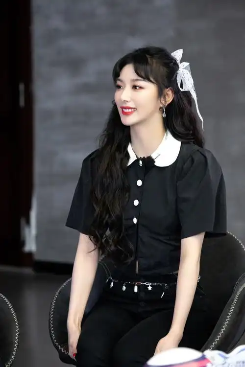 《小巨人运动会》许佳琪孔雪儿成背带裤姐妹花,笑容甜美活力十足