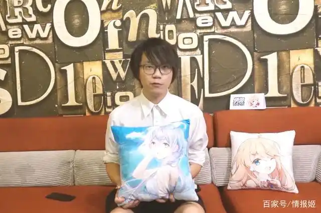 情报talk.14|专访洛天依声库制作人人形兎:中v式微?