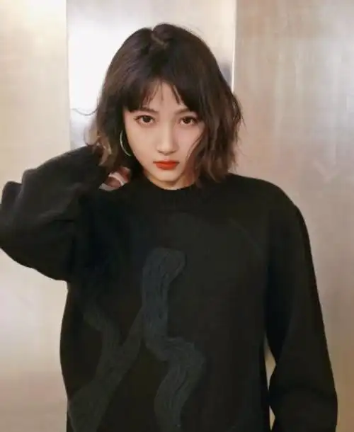 关晓彤自剪短发疑似和鹿晗已经分手