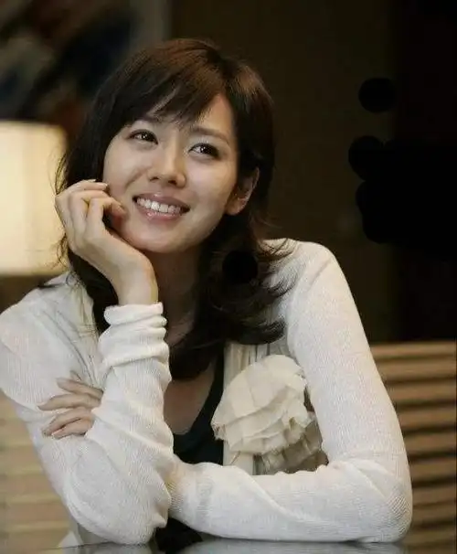 孙艺珍50张精美的照片