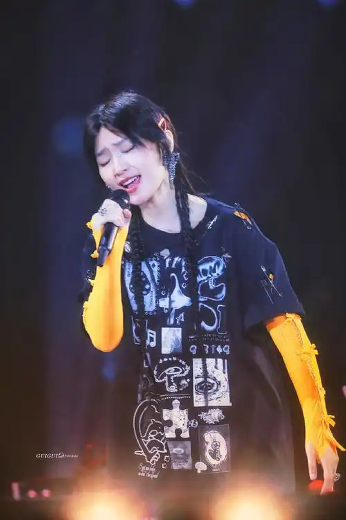 周笔畅超话#周笔畅女大十八变巡回演唱会#1021深圳场真的很喜欢这一组