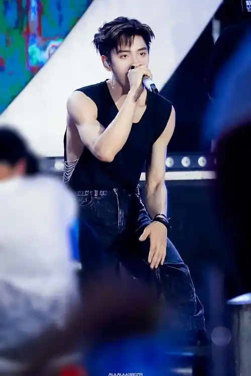 王子异[超话]##0713王子异生日快乐##长隆水上乐园超级电音节