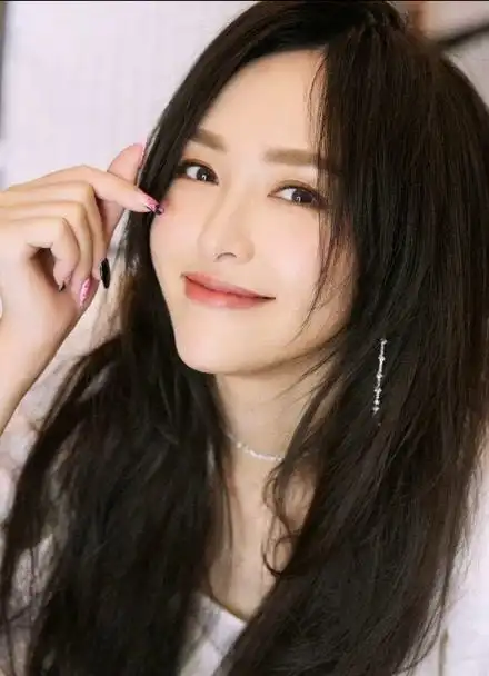 唐嫣最新写真 温柔而不失性感