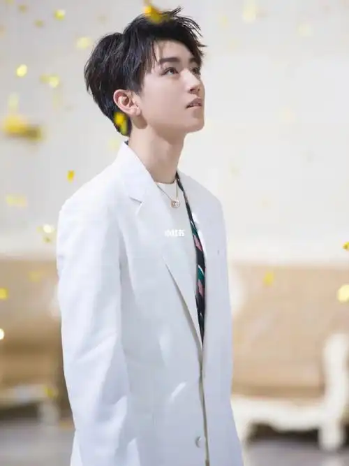 王俊凯青春无畏  我又来分享小凯照片啦!