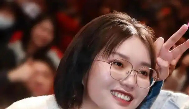 北大才女李雪琴获得大众认可她的成功是偶然还是靠实力