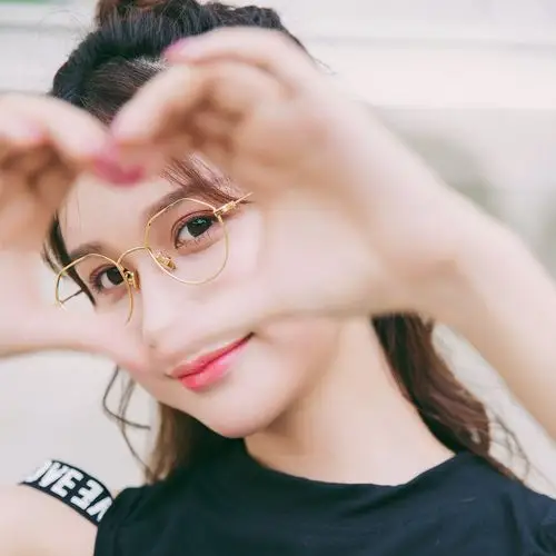 男生觉得女生都是摘下眼镜变美女吗?