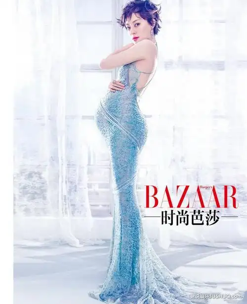 怀孕中的孙俪登上时尚芭莎某杂志的封面,挺着孕肚的她体态
