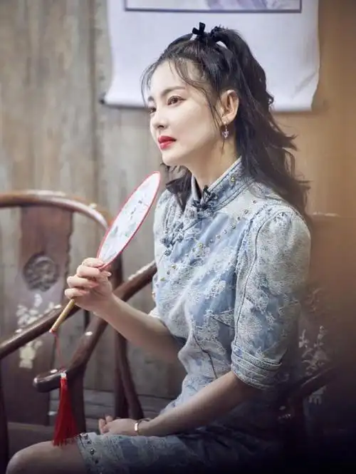 旗袍杨幂少女俏皮,张雨绮清新优雅,身材傲娇人间绝美|妆容|双马尾