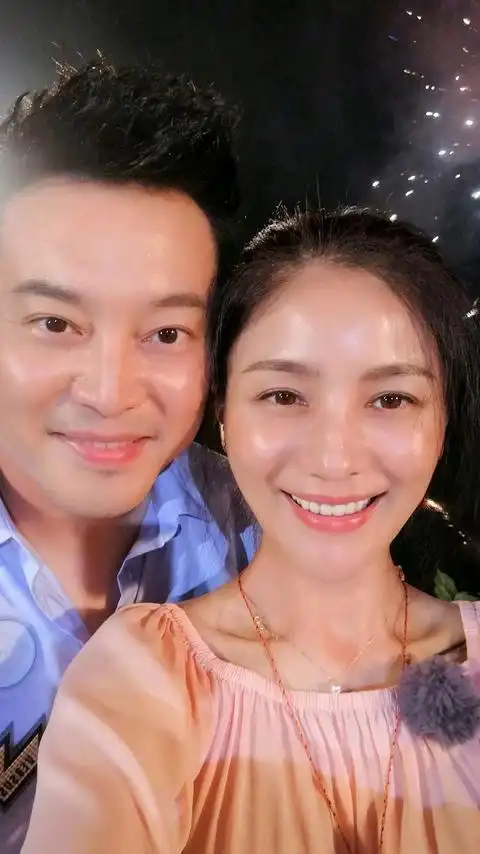 曾因没钱而寄宿岳母家四年的沙溢,却在结婚当晚,致电了前女友?