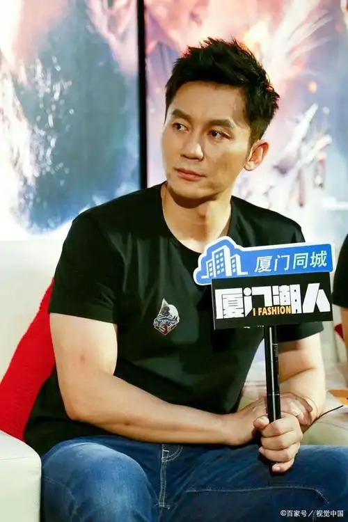 《奔跑吧》主持人李晨发表不当言论,引发网友不满和谴责