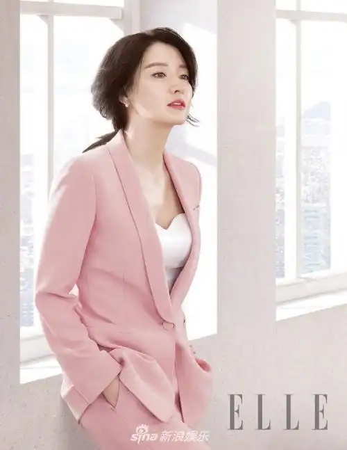 组图:47岁李英爱依然光彩照人 分享"鸡汤"保养疗法