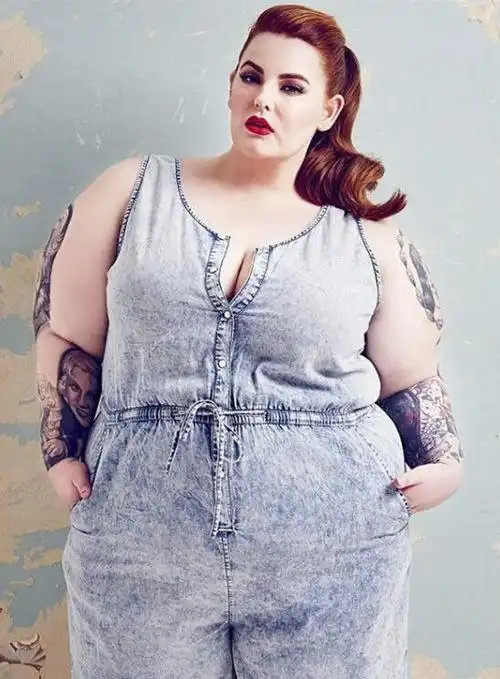 实拍200多斤的胖美人