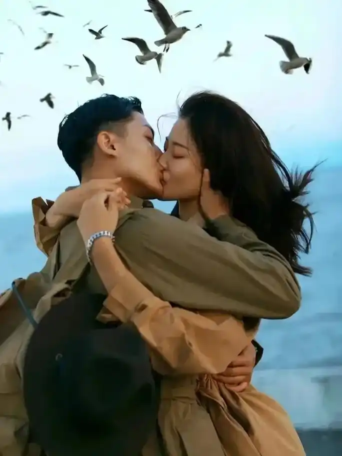 两个人爱的越深,越喜欢互相折磨,明明谁也离不开谁,却总是因为 - 抖音