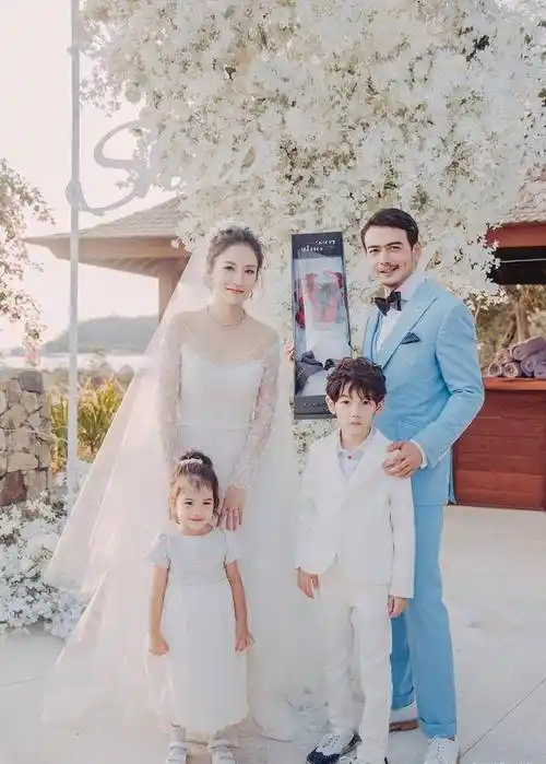 杨烁老婆扔绣球,王凯憋笑,董子健观望,一个比一个冷静_不知道_王黎雯