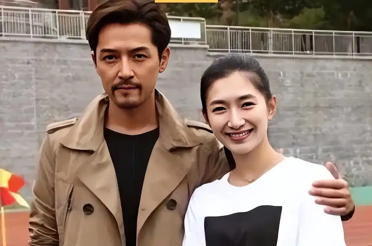 胡歌|胡歌结婚生女,前女友薛佳凝在片场神情落寞,彭于晏方回应被催婚