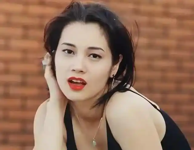 香港知名女星郑艳丽失业陷经济困难!因患厌食症,多次入院抢救