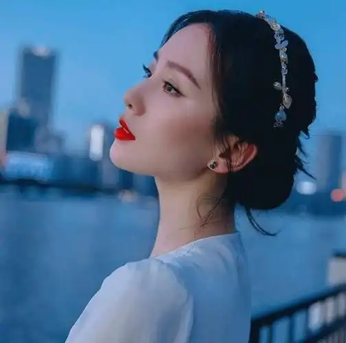 最美侧颜刘诗诗!__财经头条