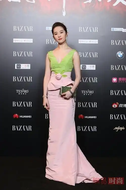 刘诗诗刘亦菲同框 躲了12年终相遇谁被秒成渣?