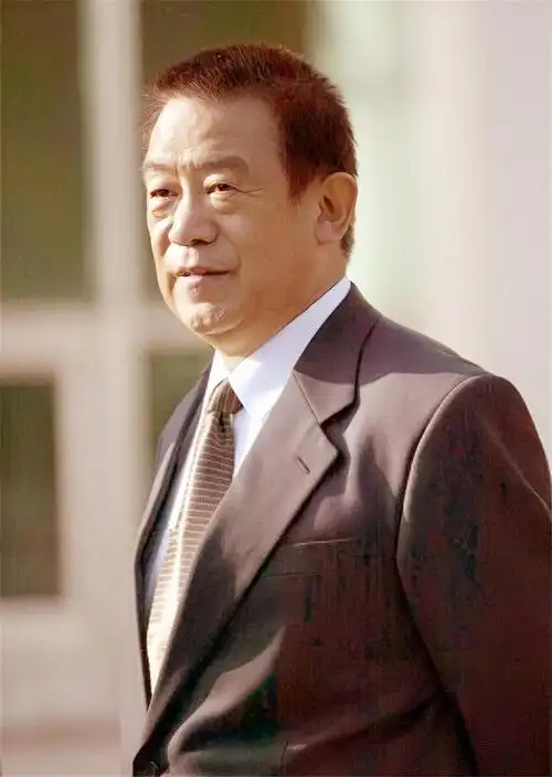 老戏骨高明事业婚姻都很坎坷退休后北京买三套房和儿女同住