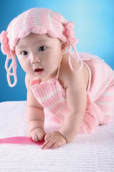 可爱漂亮娃娃贴画女宝宝图片墙贴画婴儿照片海报小孩儿画像胎教r