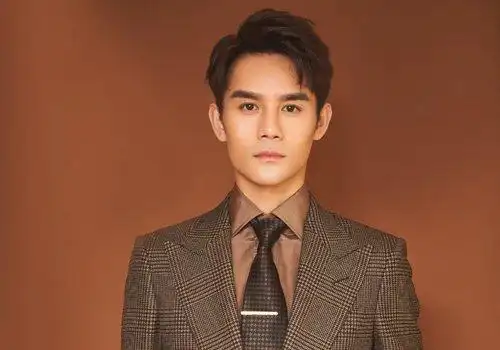 够你帅一整个春天的男生二八分短发发型做成内扣造型更显时尚气质