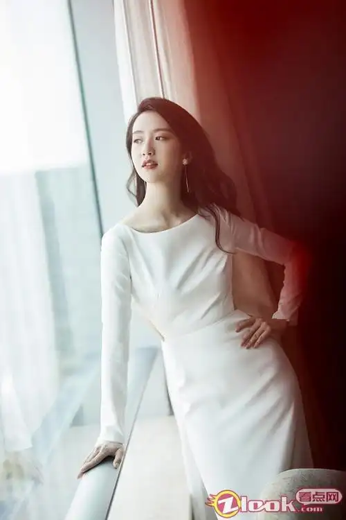 许龄月荣获第三届网影盛典年度剧集最佳女演员 努力终得回报