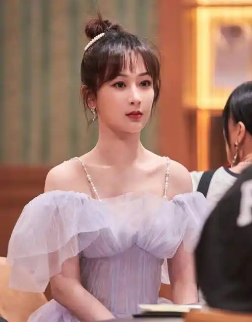 从戏路到年龄杨紫面临的危机有多大