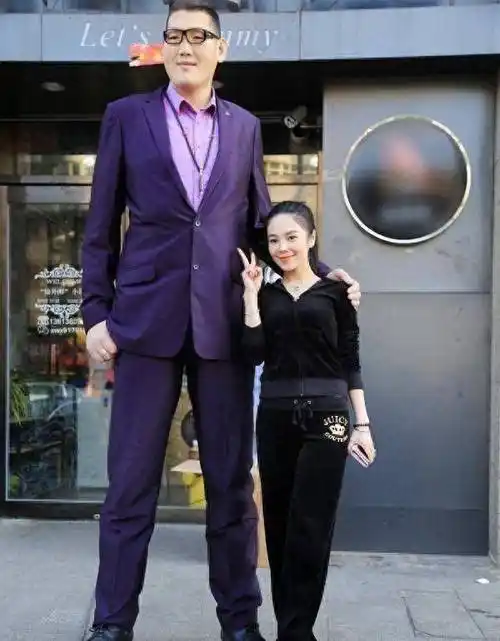 "巨人"张欢:比姚明还高12cm,被称为姚明接班人,如今怎样了?