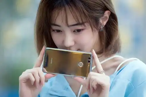 七夕节撩妹利器 华为nova 2 plus魔镜版美女街拍_手机搜狐网