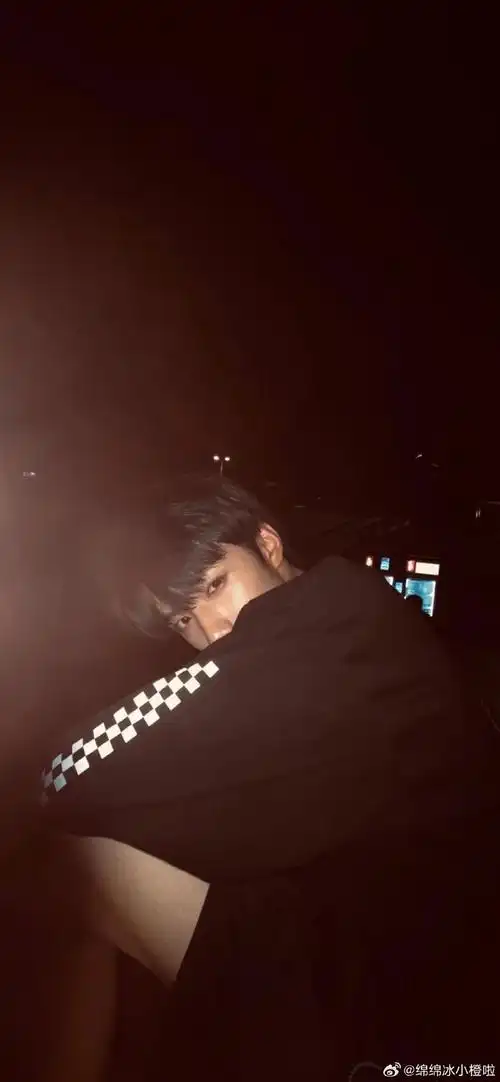 刘耀文壁纸|"打开vb就会被帅到"