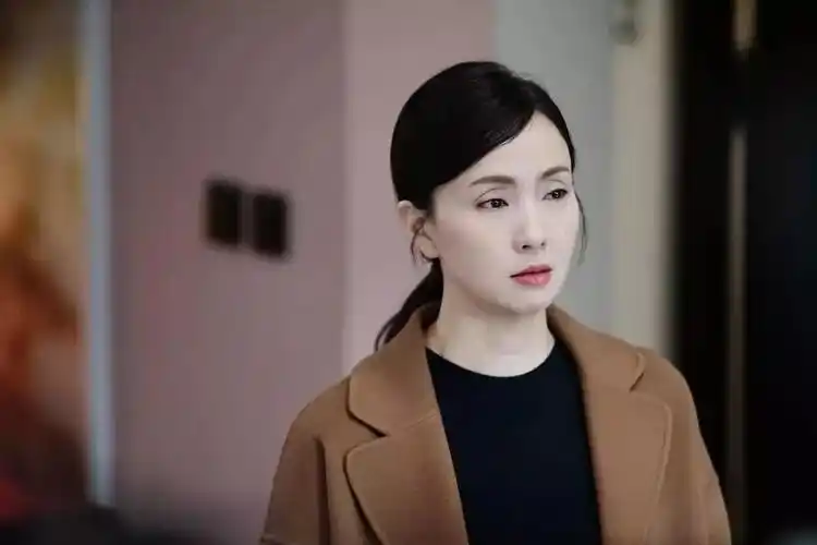 47岁仍娇俏似少女,小陶虹"冻龄姣好"的身材是怎么养成的?_瑜伽