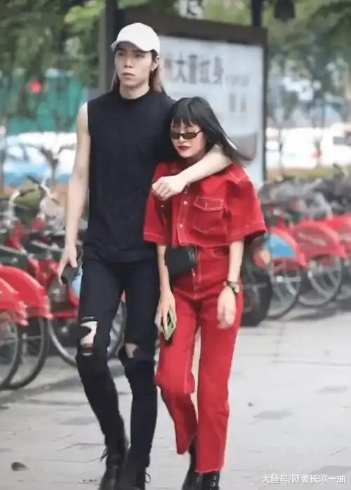 最萌身高差: 她为这条"例假裤"代言, 穿上腿长过185男朋友!