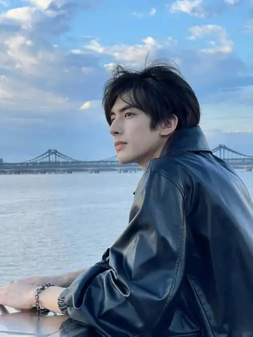 男士发型男士碎发鲻鱼头