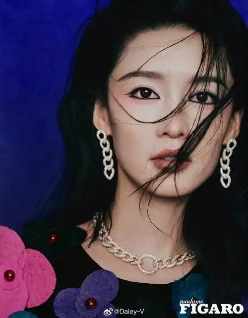 figaro李沁封面李沁《费加罗》七月刊封面图片李泌在《费加罗》杂志