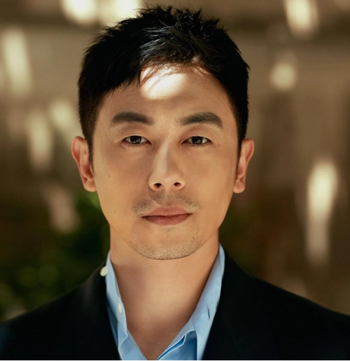 朱亚文放弃追求刘亦菲,29岁娶沈佳妮进门,如今成宠妻狂魔