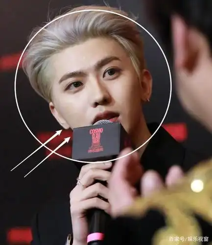 蔡徐坤盛典生图曝光,新发型冷峻贵气引发尖叫,这美貌真实存在吗