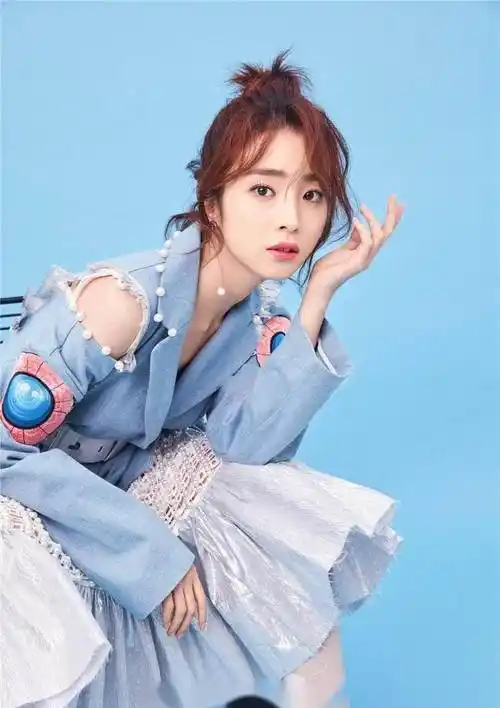 这对双胞胎姐妹花,姐姐是靠智商吃饭,而妹妹却踏入娱乐圈_胡冰卿_时候