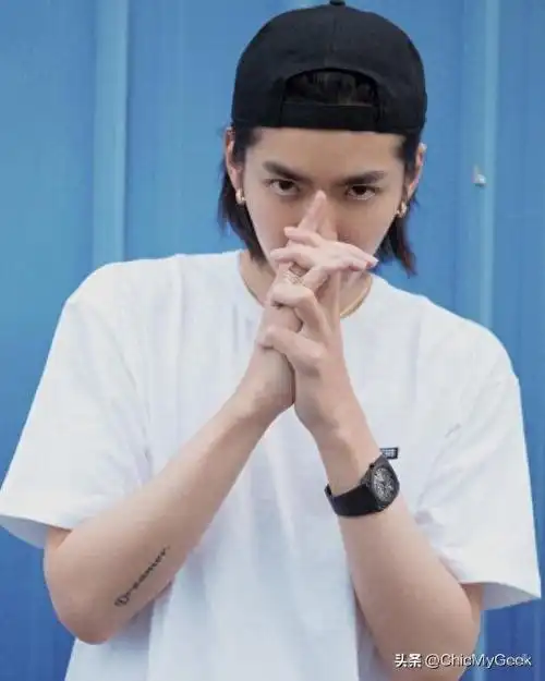 早于吴亦凡入狱前,都美竹就曾爆料指他的下体尺寸如牙签.