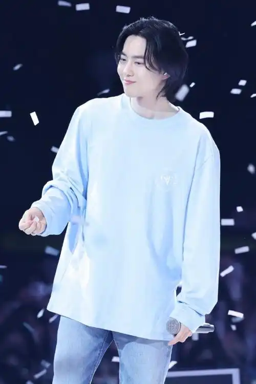 金俊勉珍贵且唯一##金俊勉帅气满分#  240414 exo十二周年见面会