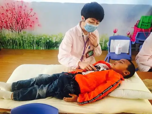 康贝儿磷都幼儿园 芽芽三班 体检活动