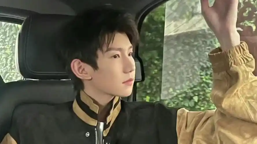 王源李恩童恋情再添新料,疑一起养猫养狗,女方家庭条件不一般