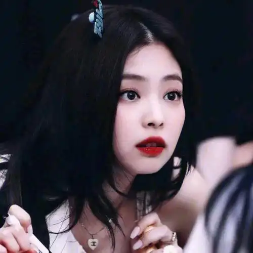 妮妮jennie头像