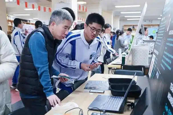 山东省实验中学国际部科技展顺利举办