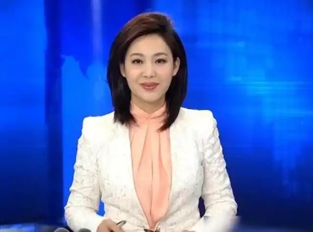 央视"新任国脸"宝晓峰,首秀好评如潮,或将"接替"欧阳夏丹?